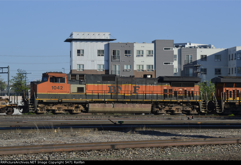 BNSF 1042 - Roster